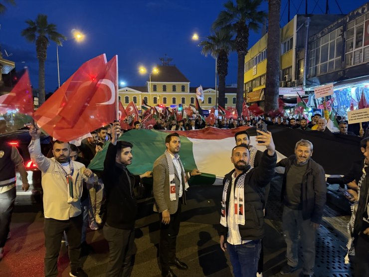 İzmir'de "Gecenin Karanlığından Seherin Aydınlığına Gazze Anneleri İçin Filistin Yürüyüşü" yapıldı