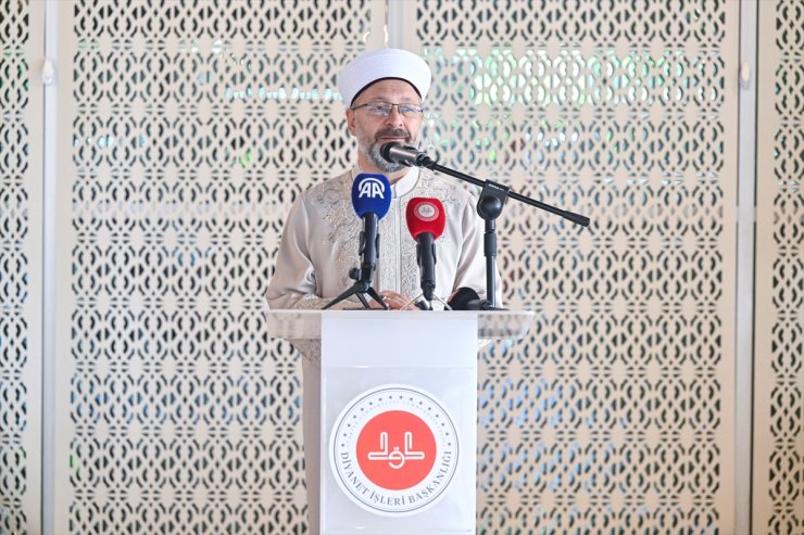 Diyanet İşleri Başkanı Erbaş, şehit anneleri için düzenlenen "Anneler Günü" programına katıldı: