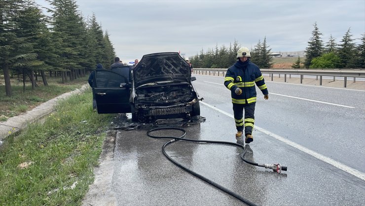 Eskişehir'de seyir halindeki otomobil yandı