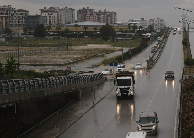 Hatay'da sağanak hayatı olumsuz etkiledi