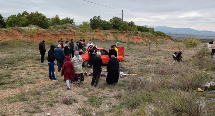 Kütahya'da kamyonetin otomobile arkadan çarptığı kazada 1 kişi öldü, 5 kişi yaralandı