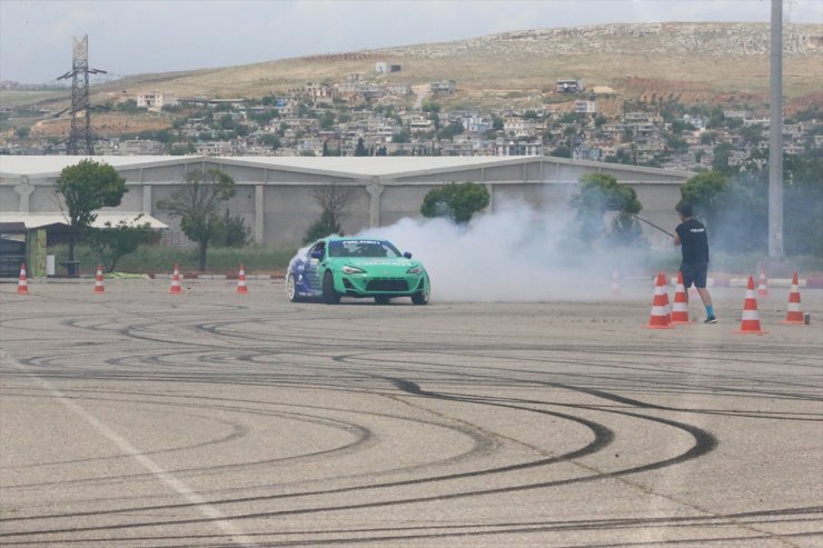 Modifiye araç tutkunları Gaziantep'te buluştu