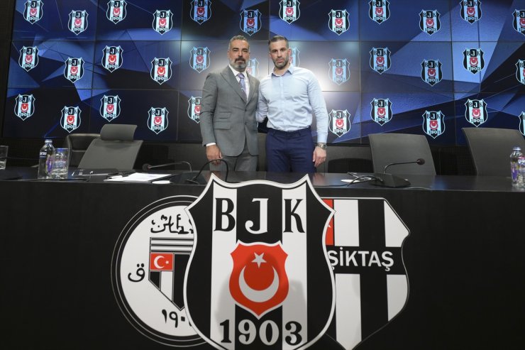 Beşiktaş'ta Dusan Alimpijevic için imza töreni düzenledi