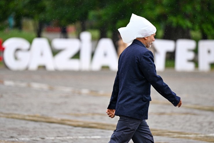 Gaziantep'te sağanak hayatı olumsuz etkiledi