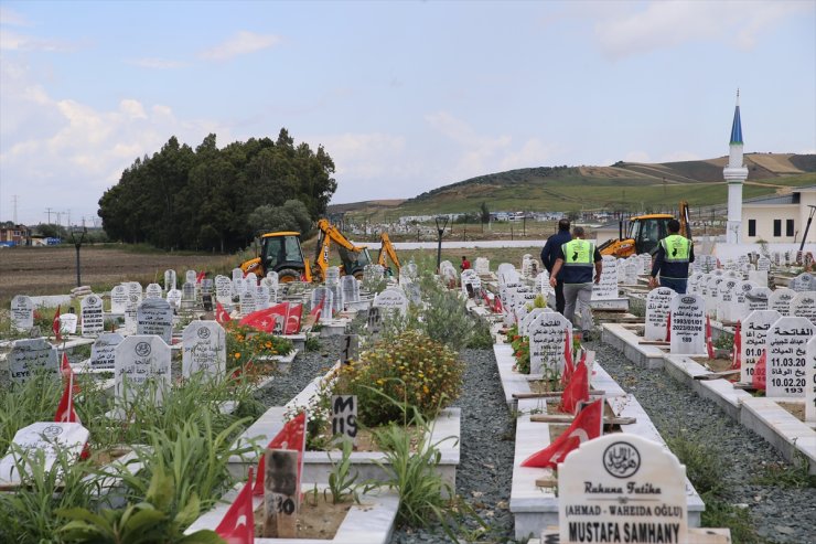 Hatay'da sağanak dolayısıyla zarar gören mezarlıkta çalışma başlatıldı