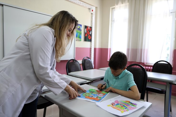 Resim tutkunu Süleyman, "Hayalimdeki Ağaç" adlı yarışmada Türkiye birincisi oldu