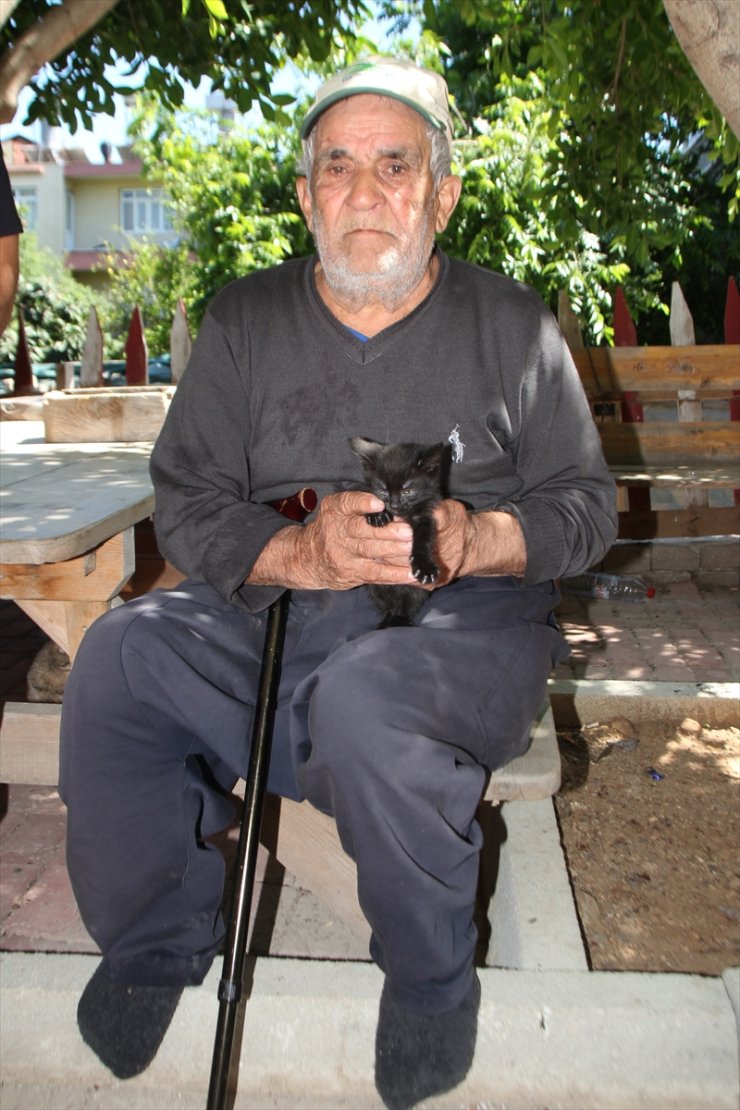 Antalya'da yangın çıkan evde mahsur kalan Alzheimer hastası yaşlı adamı oğlu kurtardı