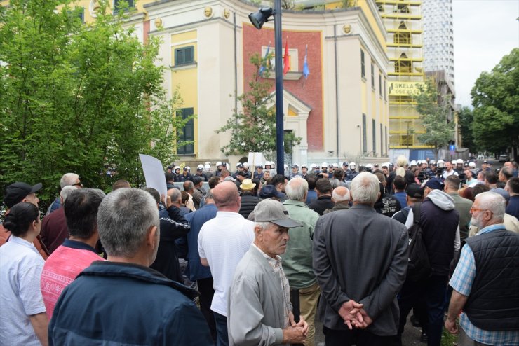 Arnavutluk'ta Tiran Belediye Başkanı Veliaj'ın istifası talebiyle protestolar devam ediyor