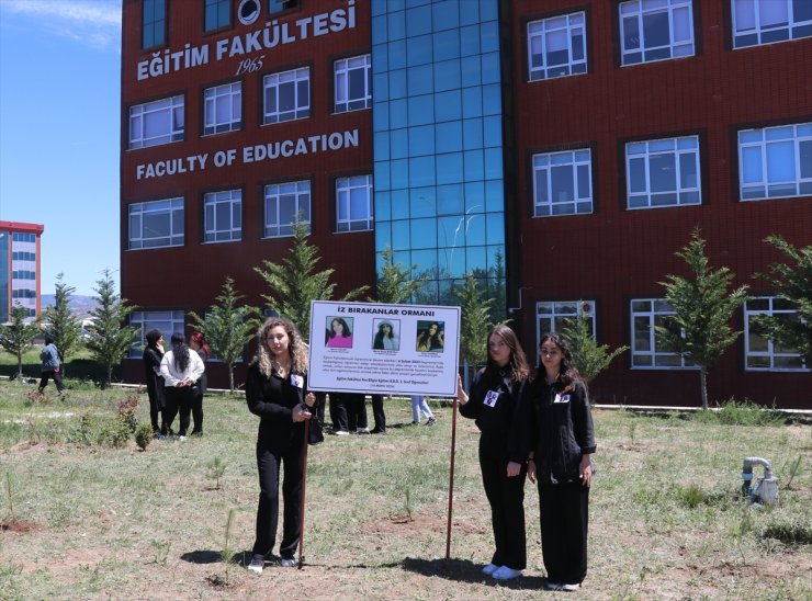 Depremde kaybettikleri arkadaşları anısına hatıra ormanı oluşturdular