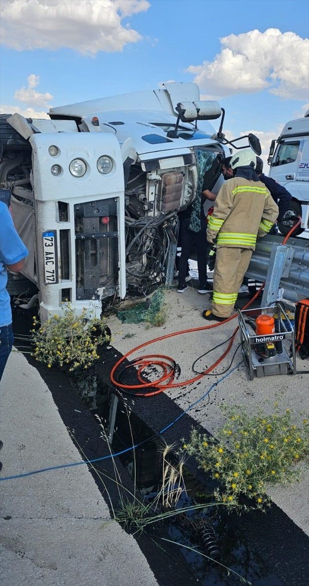 Mardin'de devrilen akaryakıt yüklü tankerin sürücüsü hayatını kaybetti