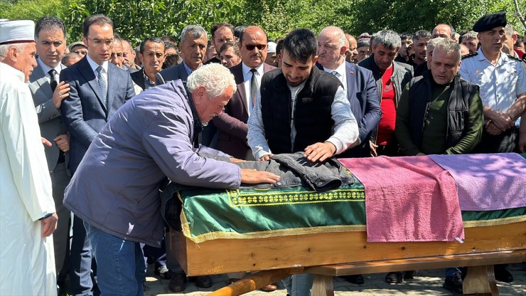 Göçükte ölen emekli madenci evlendirmek istediği oğluyla aynı ocakta çalışmayı sürdürmüş