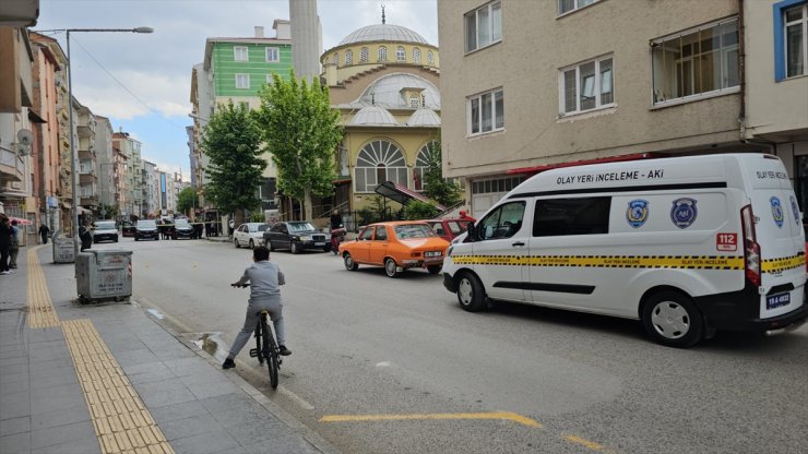 Çorum'da iki grup arasındaki silahlı çatışma güvenlik kamerasına yansıdı