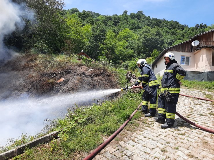 Kocaeli'de besi çiftliğinde çıkan yangın söndürüldü