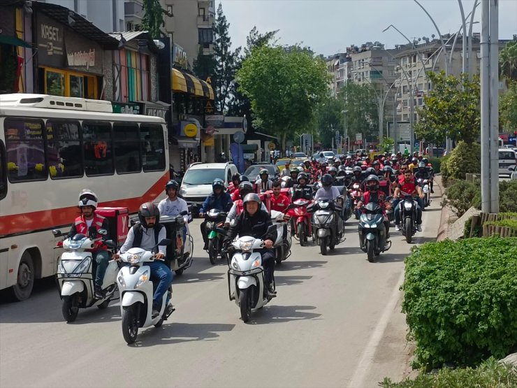 Adana'da motokuryeler bıçaklı saldırı sonucu ölen Ata Emre Akman için konvoy yaptı