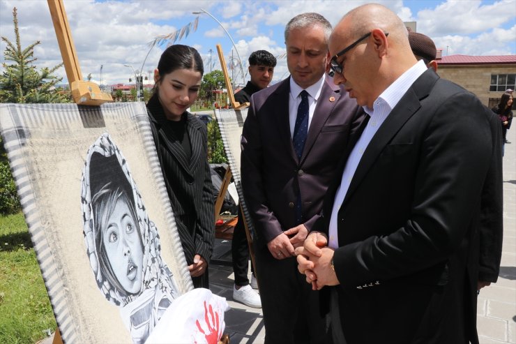 Ağrı'da lise öğrencileri Gazze'de yaşanan acıların resmini kefiyelere çizdi