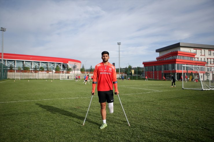 Ampute Milli Futbol Takımı'nın en genci Halil İbrahim, gençlere örnek olmak istiyor