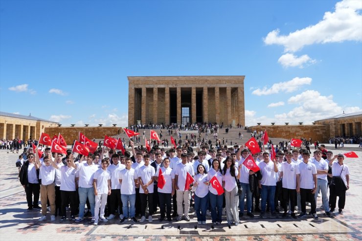 CK Enerji şirketlerinin "yıldızları" 19 Mayıs’ı Atatürk’ün huzuruna çıkarak kutladı