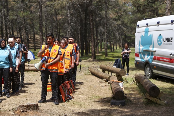 Deprem bölgesinde çalışan UMKE ekipleri tatbikat yaptı