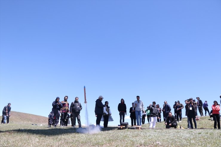 Erzurum'daki tarihi Aziziye Tabyalarında öğrencilerin roketleri gökyüzünü süsledi