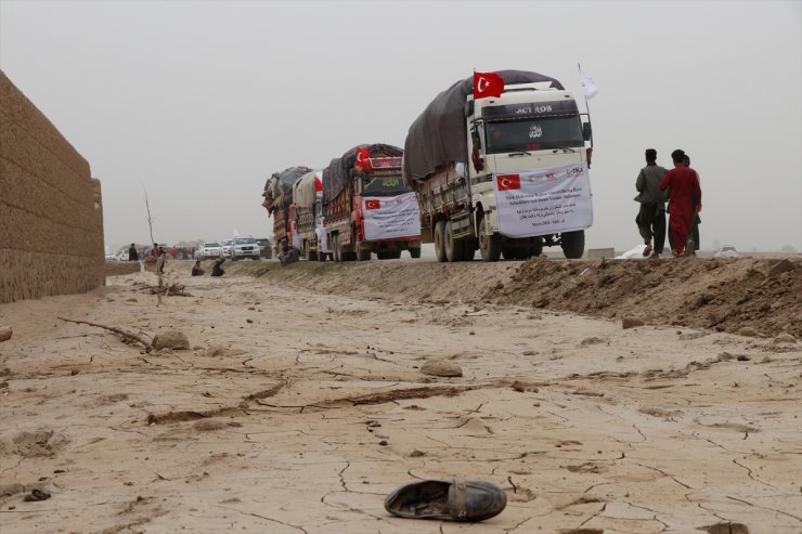 TİKA, Afganistan'da selzede 300 aileye yardım ulaştırdı