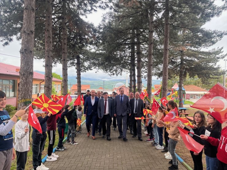 Üsküp Büyükelçisi Ulusoy Türklerin yaşadığı Merkez Jupa Belediyesi ve çevresini ziyaret etti