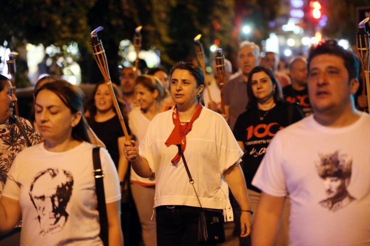 Aydın'da öğretmen ve öğrencilerden 19 Mayıs yürüyüşü