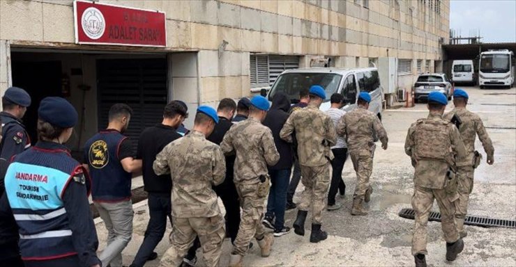 Elazığ merkezli dolandırıcılık ve hırsızlık operasyonunda 5 zanlı tutuklandı