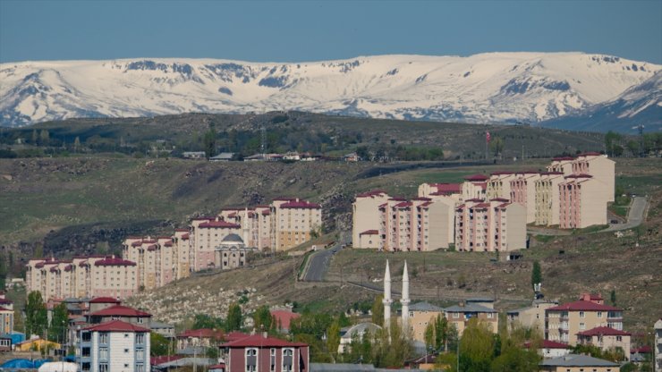 Kars'ta kar yağışı ve soğuk hava etkili oldu