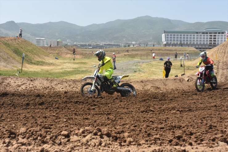 Türkiye, Avrupa Gençler ve BMU Motokros şampiyonaları Afyonkarahisar'da başladı