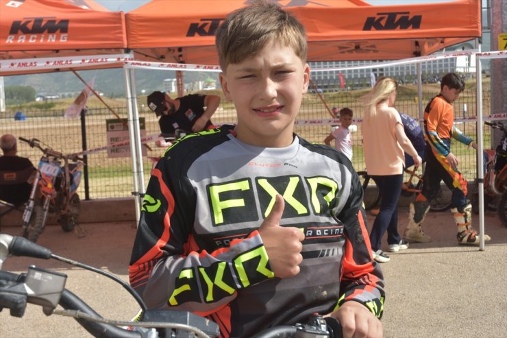 12 yaşındaki motokrosçu Efe Okur'un gözü şampiyonluklarda