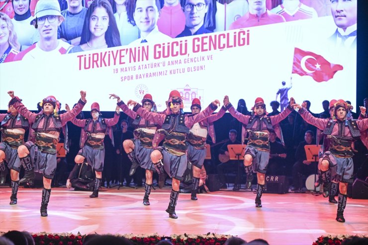 İstanbul'da 19 Mayıs Atatürk'ü Anma, Gençlik ve Spor Bayramı kutlanıyor