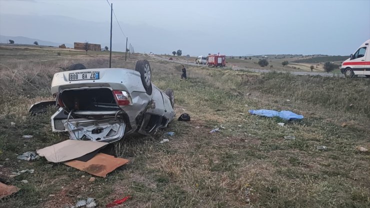 Antalya'da şarampole devrilen otomobildeki 2 kişi öldü, 3 kişi yaralandı