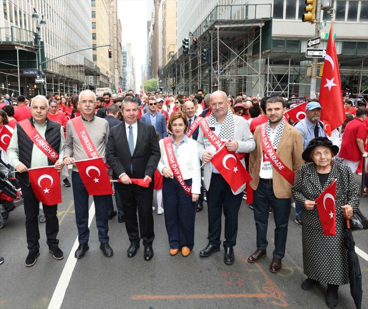 ATO heyeti, "Geleneksel New York Türk Günü Yürüyüşü"ne katıldı