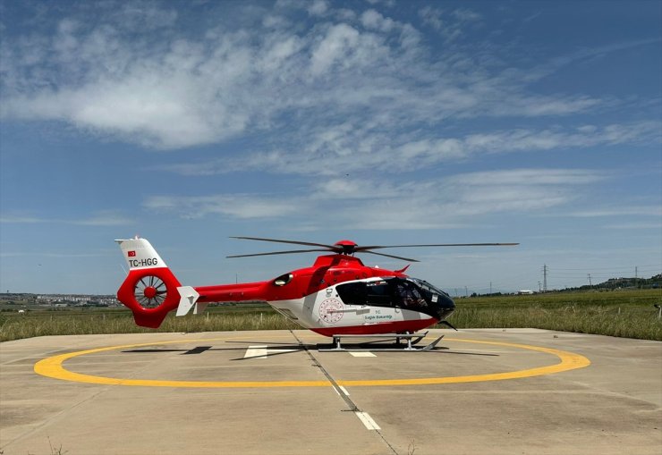 Diyarbakır'da ambulans helikopter süt kazanına düşerek yaralanan çocuk için havalandı