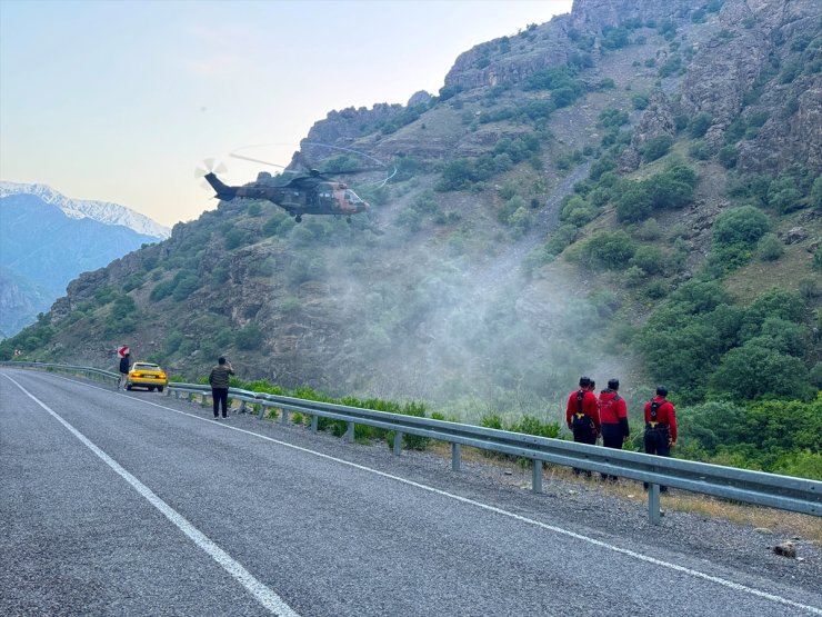 Hakkari'de asma toplarken yaralanan kadın askeri helitopterle kurtarıldı