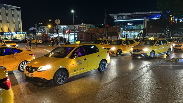 Bursa'da taksiciler, bıçaklanıp gasbedilen meslektaşları için konvoy yaptı