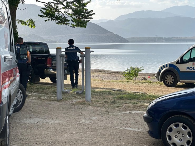 Eğirdir Gölü'nde bulunan el bombaları gölden temizlendi