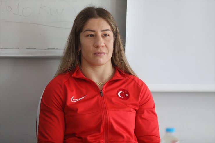 Milli güreşçi Yasemin Adar Yiğit, koleksiyonundaki eksik altın madalyanın peşinde