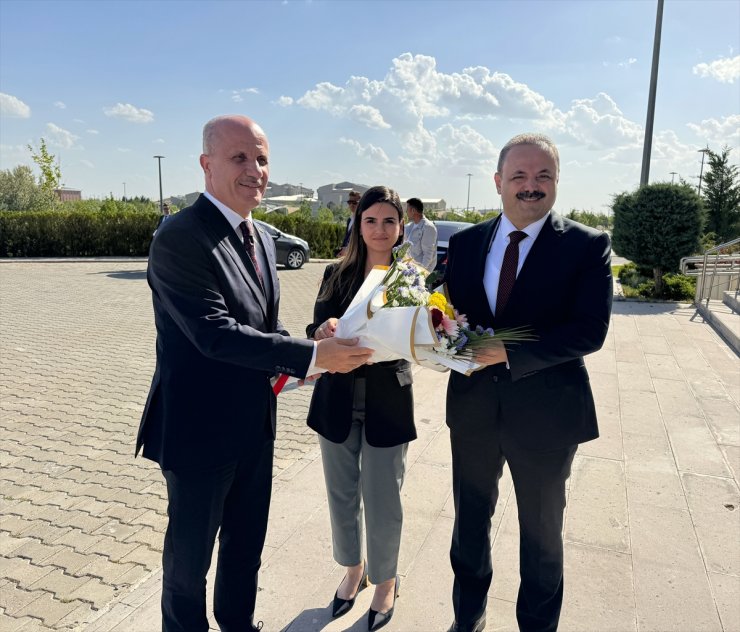 YÖK Başkanı Özvar, Aksaray Üniversitesi'nde öğrencilerle bir araya geldi: