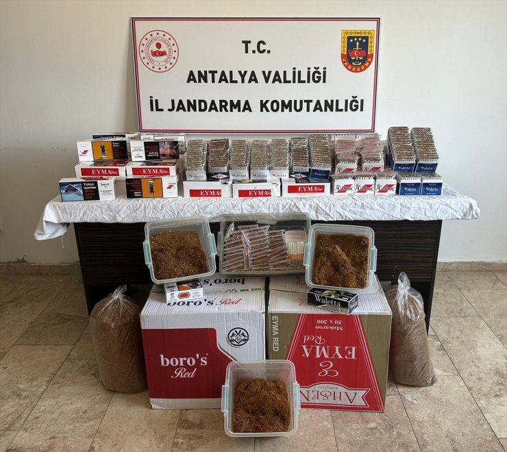 Antalya'da kaçak tütün operasyonunda 2 zanlı yakalandı