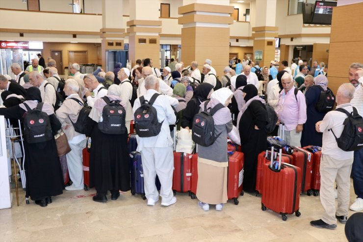 Trabzon'da hacı adayları dualarla kutsal topraklara uğurlandı