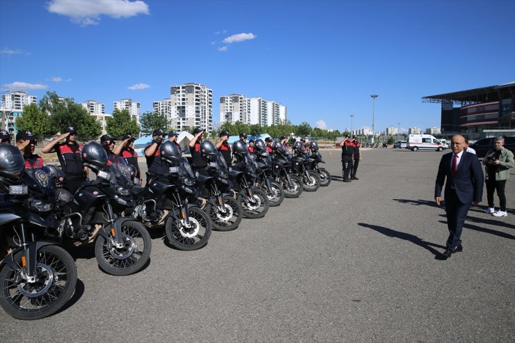 Diyarbakır'da eğitimlerini tamamlayan 49 yunus polisi sertifikalarını aldı