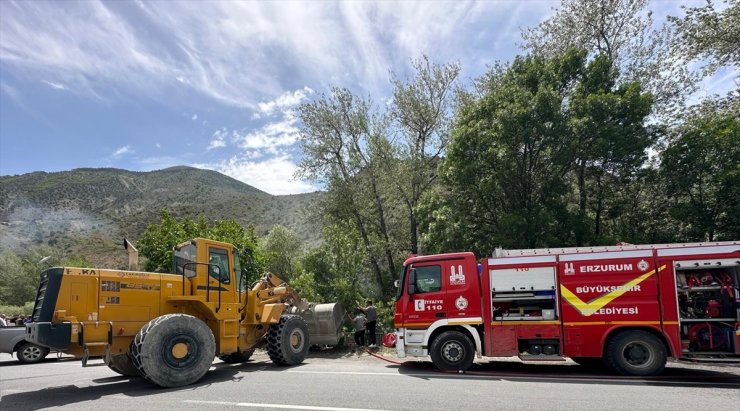 Erzurum'da un yüklü kamyon şarampole devrildi, 1 kişi öldü, 1 kişi yaralandı
