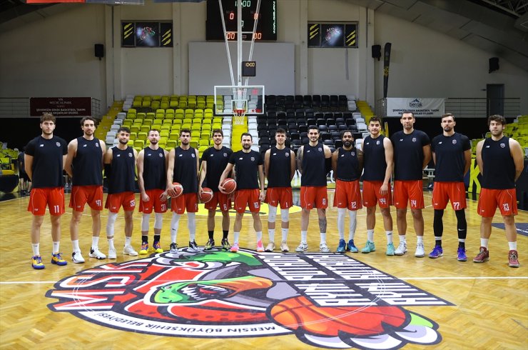 Mersin'in erkek basketbol takımı, 10 yıl sonra Süper Lig'e bir adım uzakta