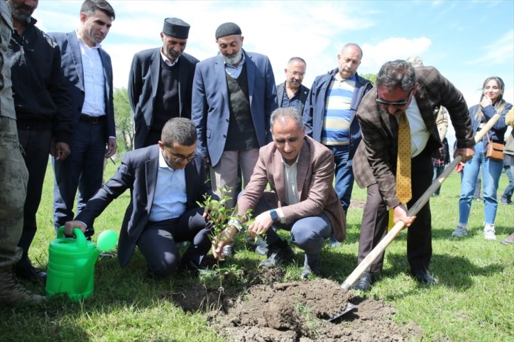 Türküden ilham alınarak Kağızman'a nar bahçesi kuruldu