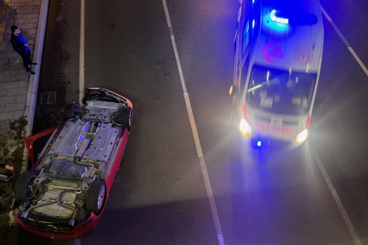 Kayseri'de çarpıştıktan sonra takla atan 2 araçtaki 3 kişi yaralandı