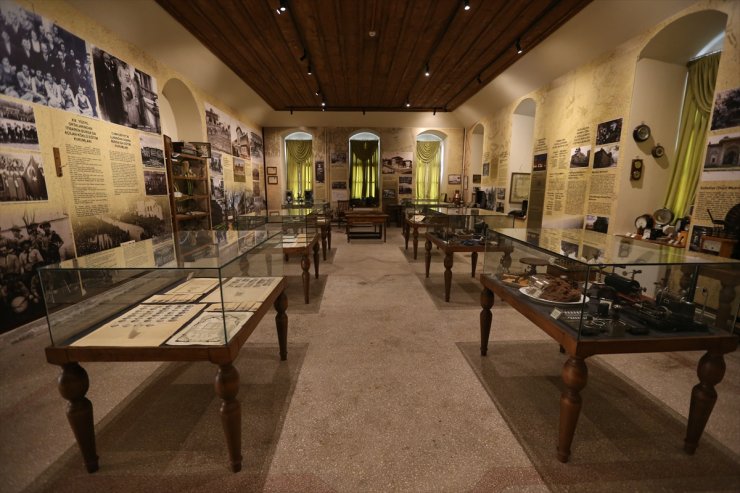 Osmanlı mirası 141 yıllık Bursa Erkek Lisesinin müzesi eğitim tarihine ışık tutuyor