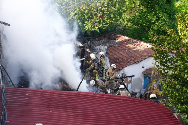Üsküdar Fethipaşa Korusu yakınındaki gecekonduda çıkan yangın söndürüldü
