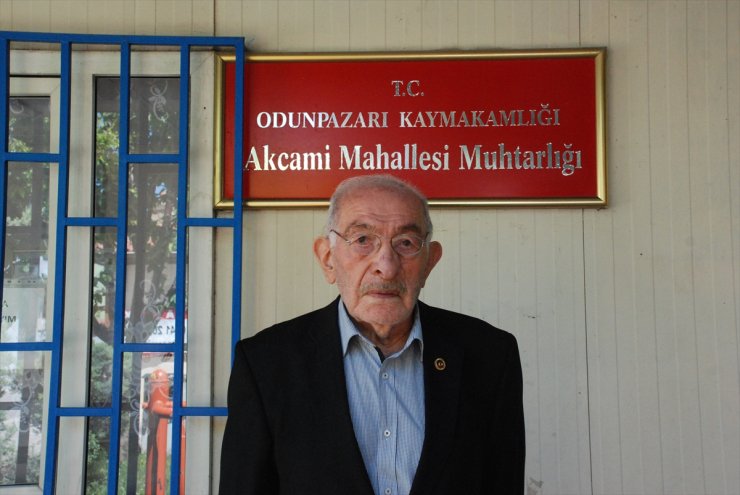 Eskişehir'in en kıdemli muhtarı 48 yıldır mührü elinden bırakmadı