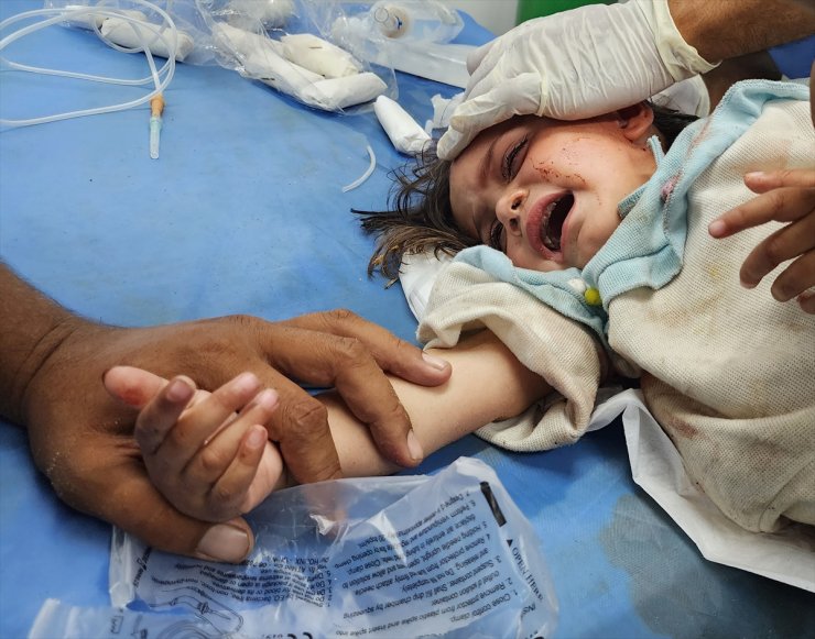 İsrail'in Refah'ta yerinden edilmiş Filistinlilerin kampını bombalaması sonucu 40 kişi öldü